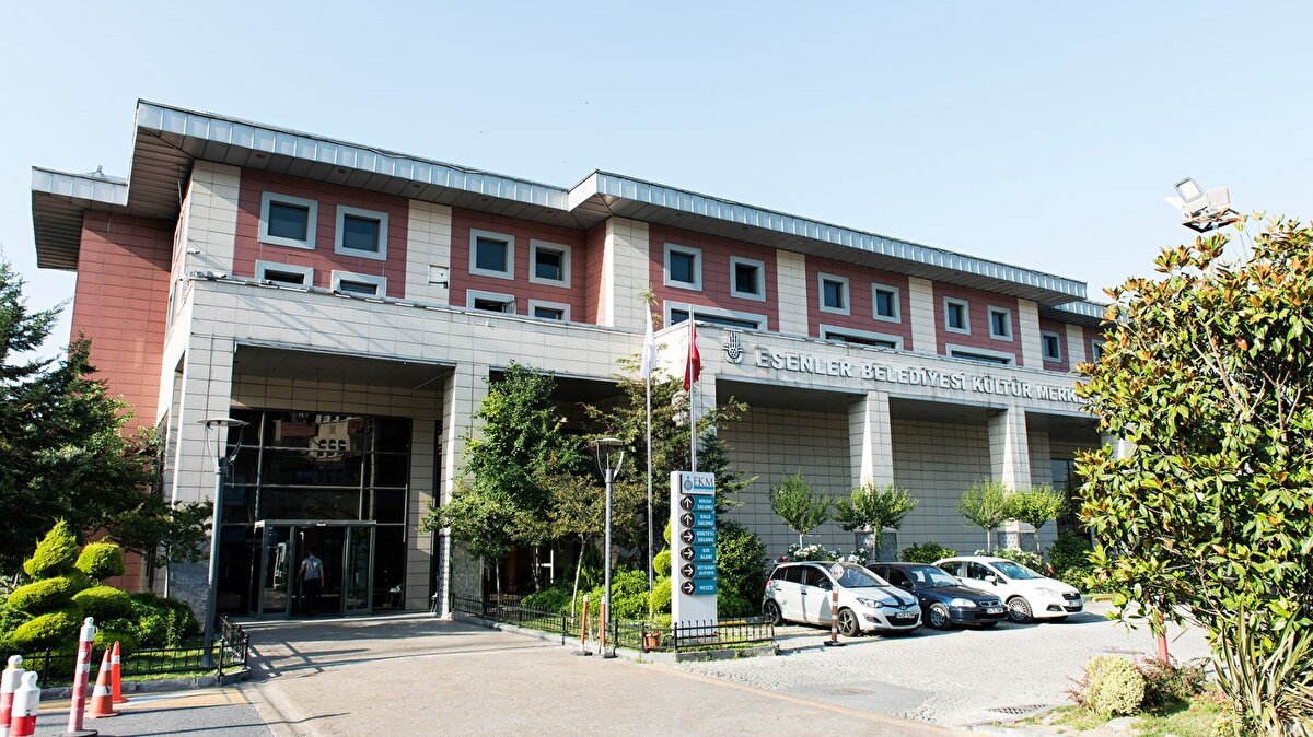 Esenler Belediyesi<br><br>İstanbul'da en uygun nikah tarifesi Esenler Belediyesi'ne ait. Hafta içi ya da hafta sonu fark etmeksizin nikah ücreti yalnızca 1.010 TL. Başvuru sırasında kimlik aslı, sağlık raporu ve birkaç vesikalık fotoğraf yeterli oluyor.