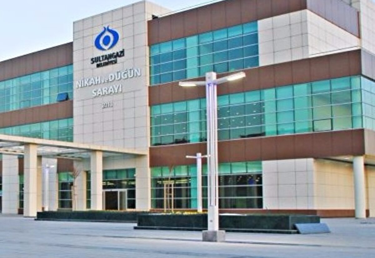Sultangazi Belediyesi<br><br>Sultangazi Belediyesi'nde hafta içi nikahlar 2.010 TL, hafta sonu ise 3.510 TL. Belgeler arasında kimlik, sağlık raporu ve 3 adet vesikalık fotoğraf isteniyor.