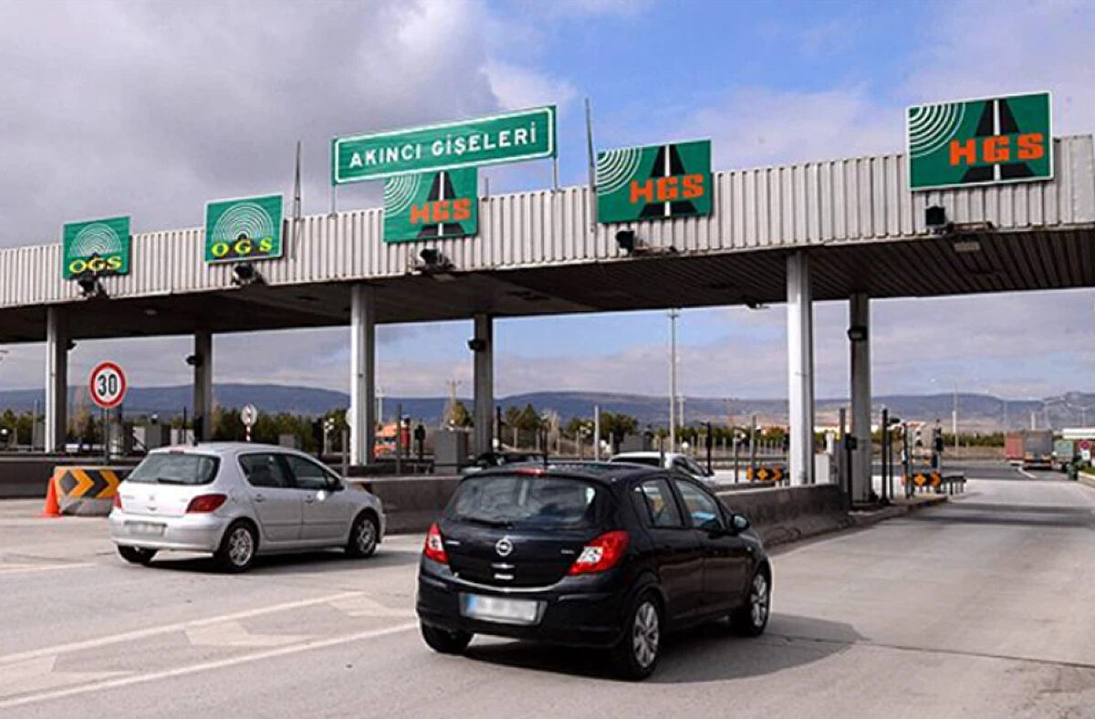 EMEKLİLERE HGS ETİKETİ ÜCRETSİZ OLDU<br>Ziraat Bankası tarafından yapılan açıklamaya göre, emekli maaşını Ziraat Bankası'ndan alan ve araç sahibi olan emeklilere HGS etiketi tamamen ücretsiz olacak.