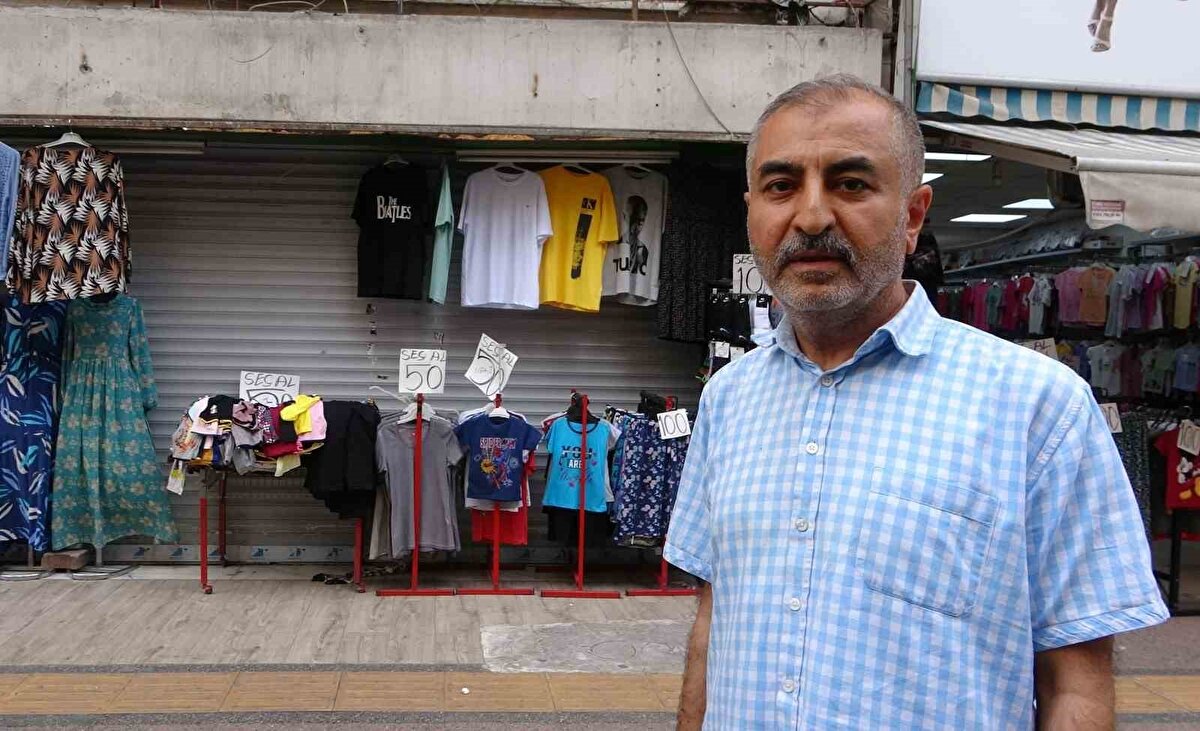 Kameralara konuşmak istemeyen ancak telefonla bilgi veren kiracı N.E. ise, "Mal sahibi beni kafasına göre çıkartamaz. Ben orayı 10 yıldır işletiyorum. Gelip beni aniden kafasına göre çıkarttı. Ben de ondan şikayetçi olacağım. 12 milyon lira da istemedim, dükkan zaten 12 milyon lira etmez" diye konuştu.