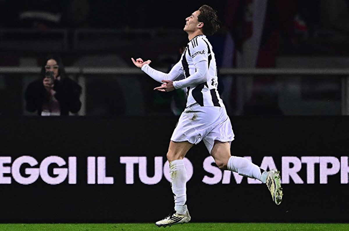 Corriere dello Sport: "Kaleci Radu'yu şaşırtan bir çaprazdan vuruşla Juve'yi en kötü anda omuzladı. Top ayağına gelince bir şeyler olabileceği hissi verdi."<br>