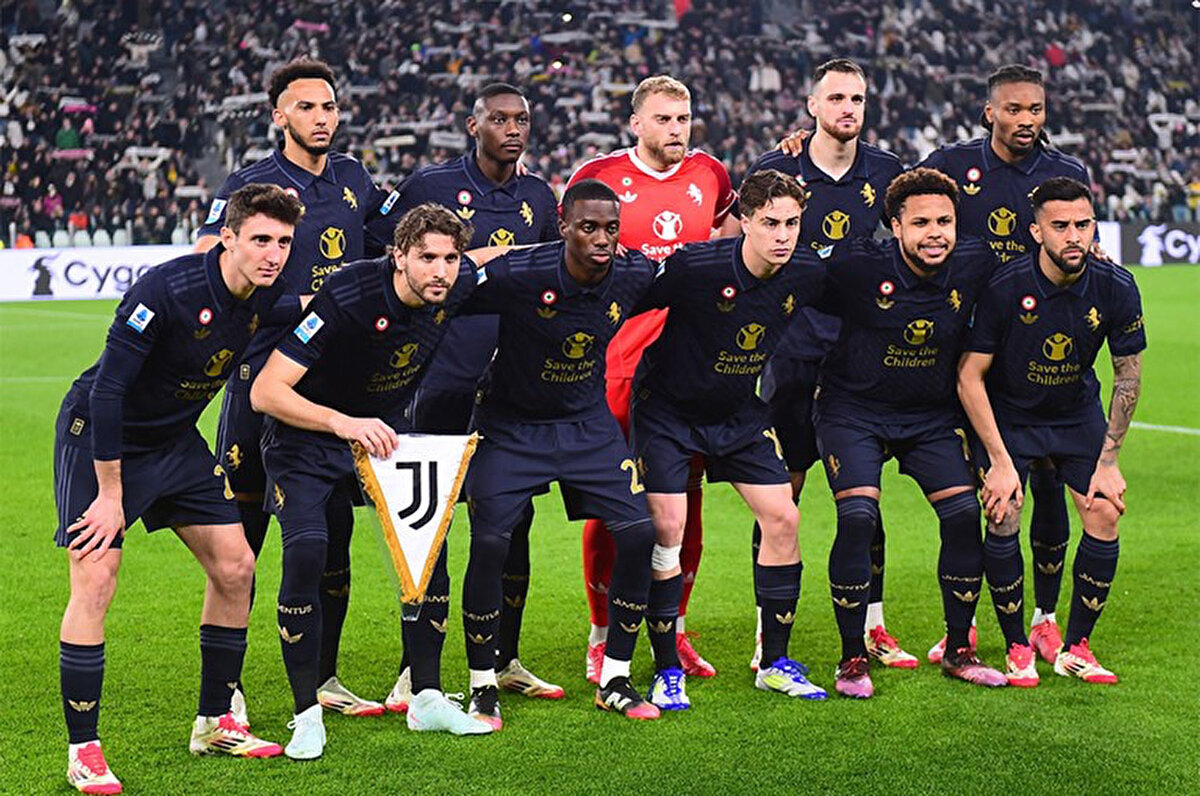 Siyah beyazlıların 1-0 yenik duruma düştüğü maçta, Kenan Yıldız'ın attığı beraberlik golü Juventus'u ayağa kaldırırken, İtalyan basını maçın ardından Türk futbolcu için övgü dolu yorumlar yaptı. İşte İtalyan medyasında Kenan için yapılan değerlendirmeler:<br>