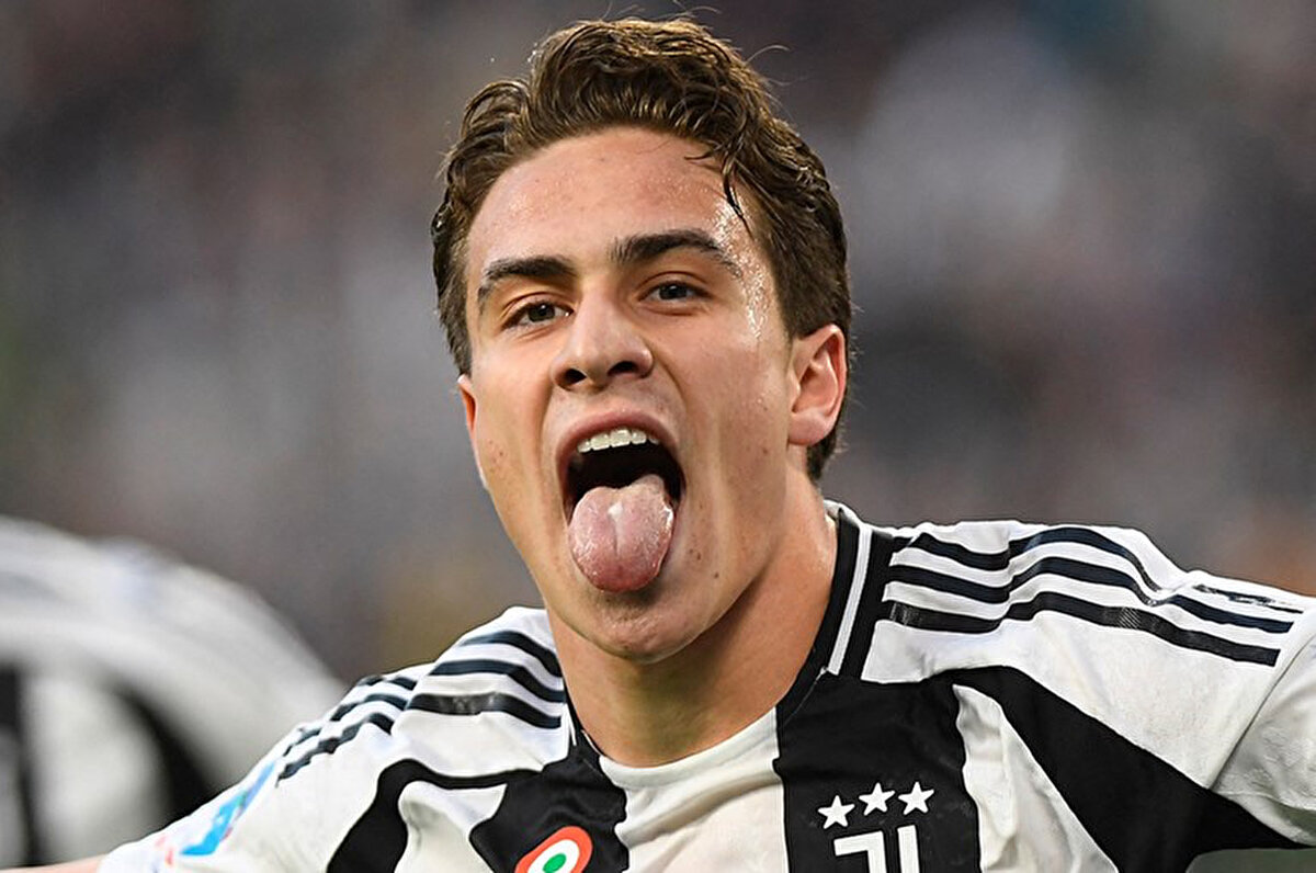 Tuttosport: "10 numaralı formayı giyen birinin sahip olması gereken klasa ulaştı. Önce sağ ayağıyla, sonra da sol ayağıyla yaptığı vuruşlarla topu kontrol ediyor ve kaleci Radu'nun durduramadığı beraberlik şutunu öfkeyle gönderdi." <br>