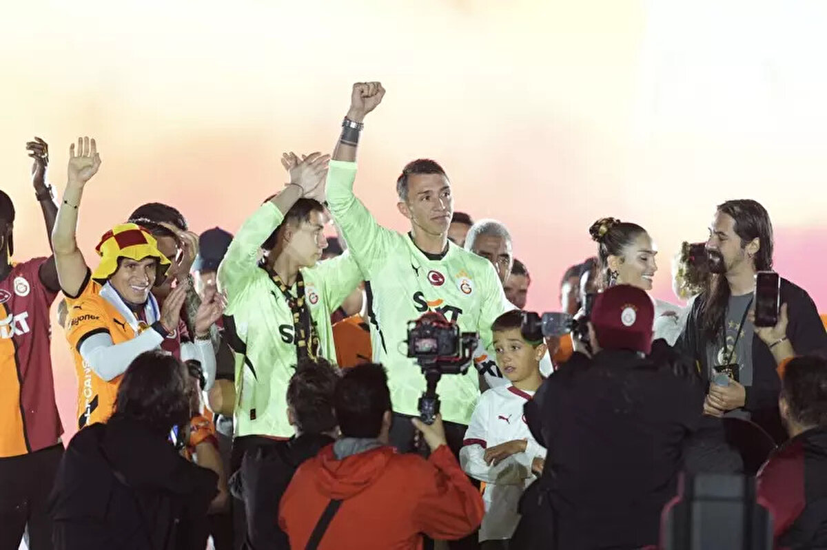 Galatasaray'da şimdiden 9 oyuncu ile ayrılık planları yapılmış durumda