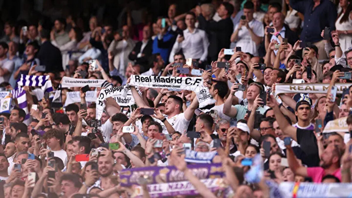 10 numaranın boşa düşmesinden sonra taraftarlar arasında yeni bir tartışma çıktı.<br>Real Madrid'in yeni 10 numarası kim olacak? 