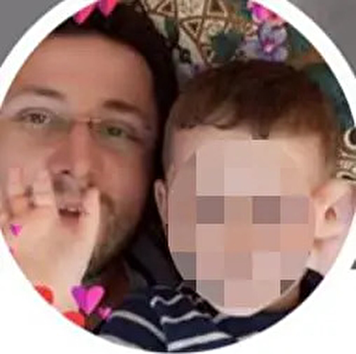 HAYATINI KAYBETTİ<br> <br>İhbar üzerine adrese sağlık ve polis ekipleri sevk edildi. Eve gelen sağlık ekiplerinin kontrolünde, 3 çocuk annesi Öner’in yaşamını yitirdiği belirlendi.