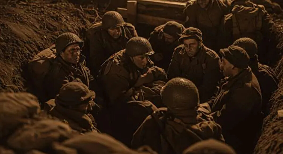 DÜNYA GENELİNDE 75 MİLYON İNSAN HAYATINI KAYBETTİ!<br> <br>İkinci Dünya Savaşı, insanlık tarihinin en yıkıcı ve trajik dönemlerinden biri olarak kabul edilir. Dünya genelinde milyonlarca insanın hayatını kaybetmesine ve birçok ülkenin büyük acılar yaşamasına neden oldu.<br> <br>Savaşın etkileri, sadece cephelerde değil, aynı zamanda sivil halk üzerinde de derin izler bıraktı.