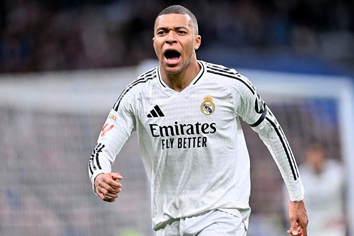 Avrupa'nın 5 büyük liginde 31 golle en fazla skor üreten oyuncu olan Real Madrid'in Fransız futbolcusu Kylian Mbappe, Avrupa Altın Ayakkabı (European Golden Boot) ödülünün de sahibi oldu.