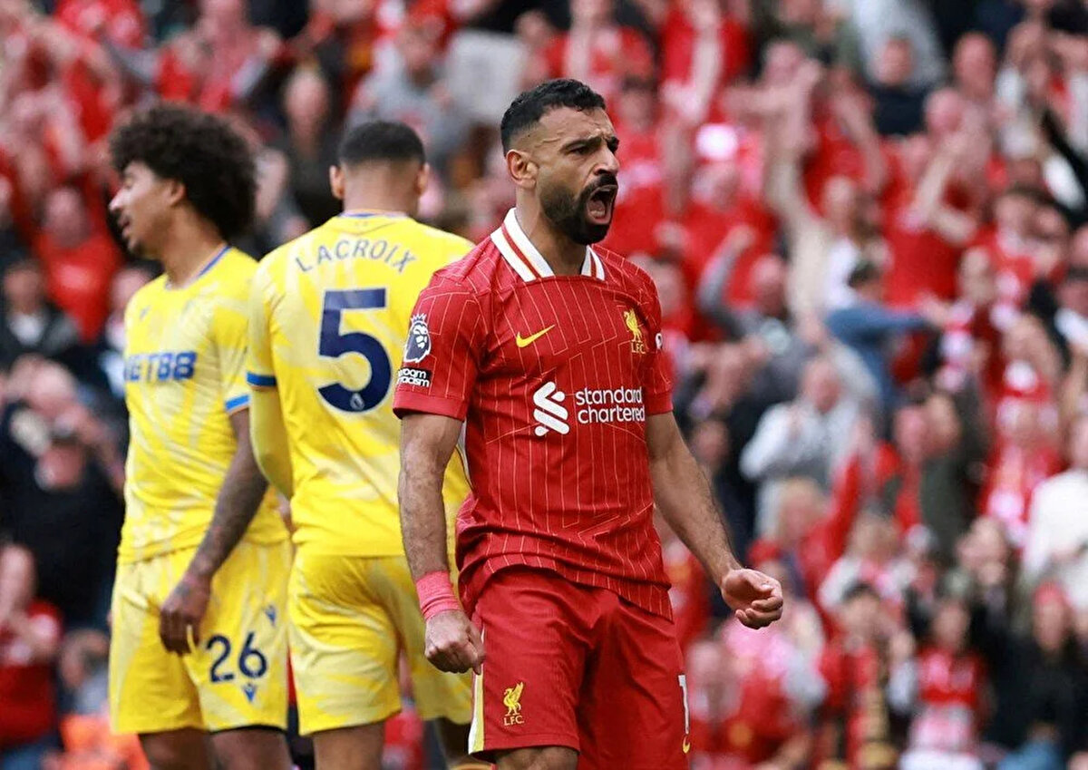 PREMİER LİG'DE SALAH GOL KRALI OLDU<br>İngiltere Premier Lig şampiyonu Liverpool'da forma giyen 32 yaşındaki Mısırlı futbolcu Muhammed Salah, bu sezon ligde attığı 29 gol ile gol krallığına ulaştı.