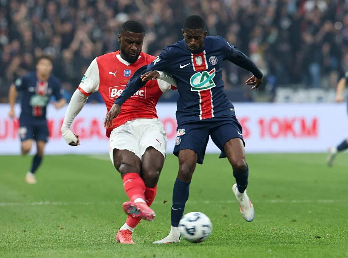 LİGUE 1'DE KRALLIK PAYLAŞILDI<br>Fransa Ligue 1'de 2024-2025 sezonunun şampiyonu PSG olurken, gol krallığına ise ligi ilk iki sırada bitiren takımın oyuncuları ulaştı.