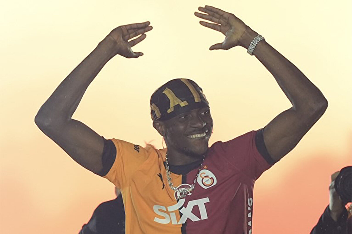 Sky Sport da bu sabah geçtiği haberde Al-Hilal ile Victor Osimhen'in anlaşmak üzere olduğunu yazdı.<br>