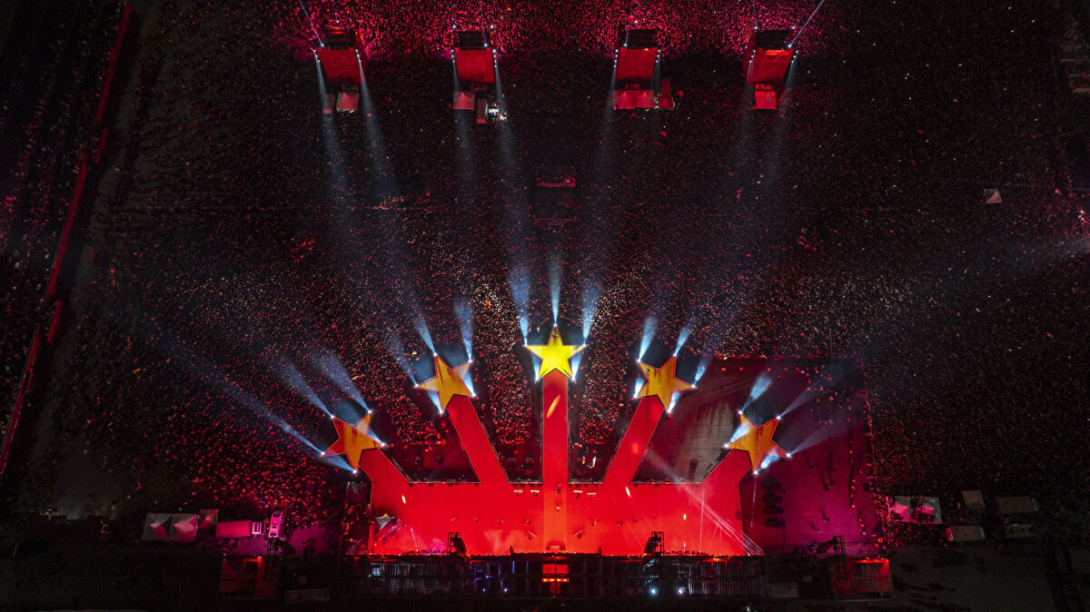 Galatasaray 2024-25 sezonunda da üst üste 3. kez şampiyonluğa ulaştı.