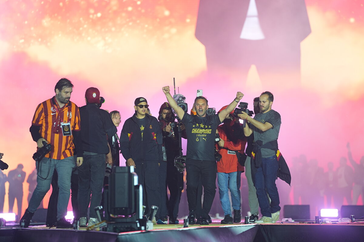 Okan Buruk - Adanmış Hayatların Umudu