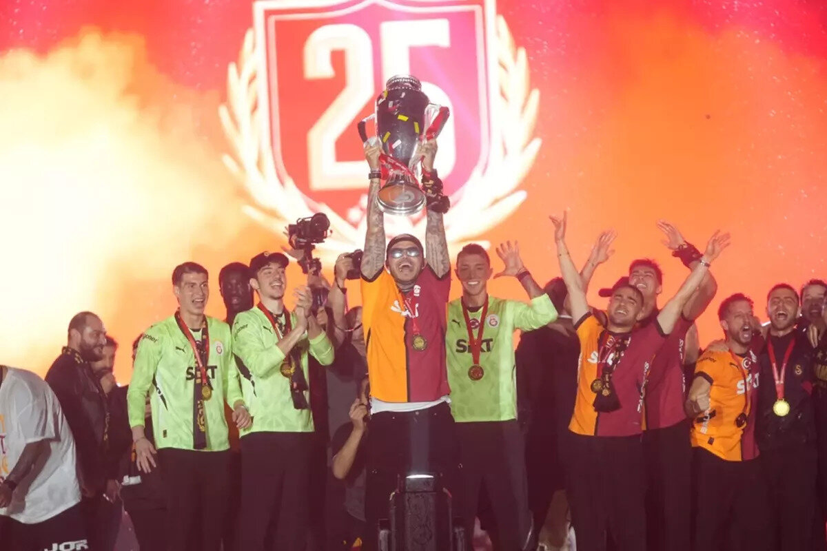Galatasaray 2024-25 sezonunda bitime 2 hafta kala şampiyonluğunu ilan etti.