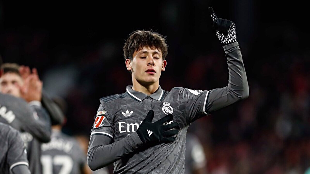 Milli futbolcu, bu sezon tüm kulvarlarda forma giydiği 42 maçta ise 5 gol ve 9 asistlik katkı verdi.