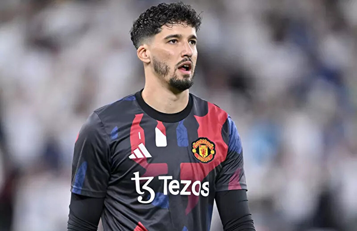 Altay Bayındır<br><br>Milli kaleci, bu sezon Premier Lig'de 4, tüm kulvarlarda 10 maçta forma giyerken kalesinde 18 gol gördü.