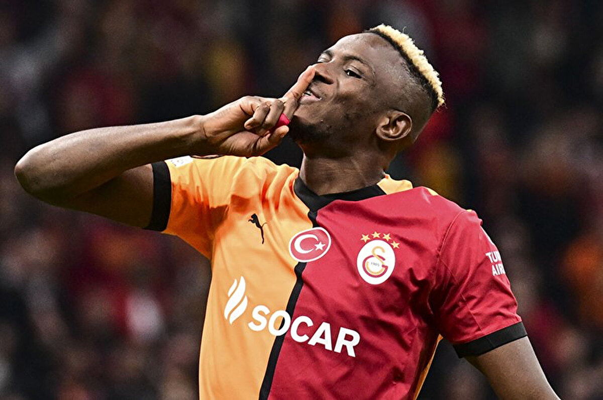 Galatasaray'ın bu sezonki Süper Lig şampiyonluğunda başrol oynayan Victor Osimhen'in geleceğiyle ilgili birçok iddia ortaya atılıyor.<br>
