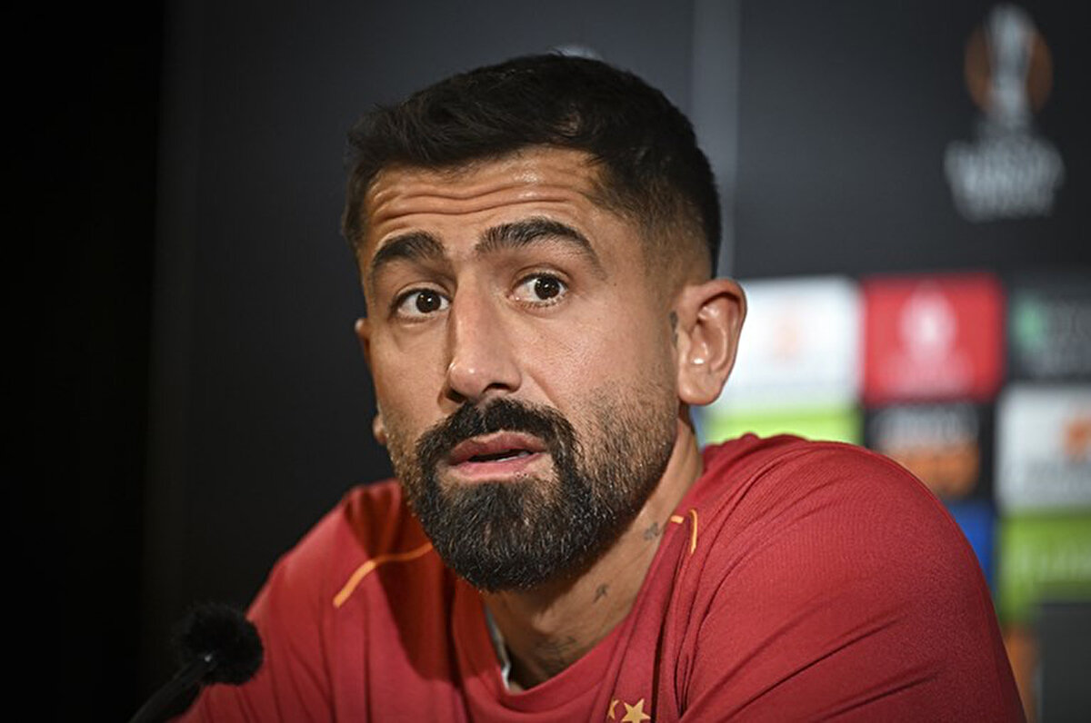 Kerem Demirbay'ın Galatasaray'dan ayrılmasını beklediğini ifade eden Ümit Davala, "Kerem Demirbay bence sezon sonu kendisine bir takım bulacaktır. Gitmeyi düşünüyordur. Oynayacak bir takım arayacaktır" dedi.<br>