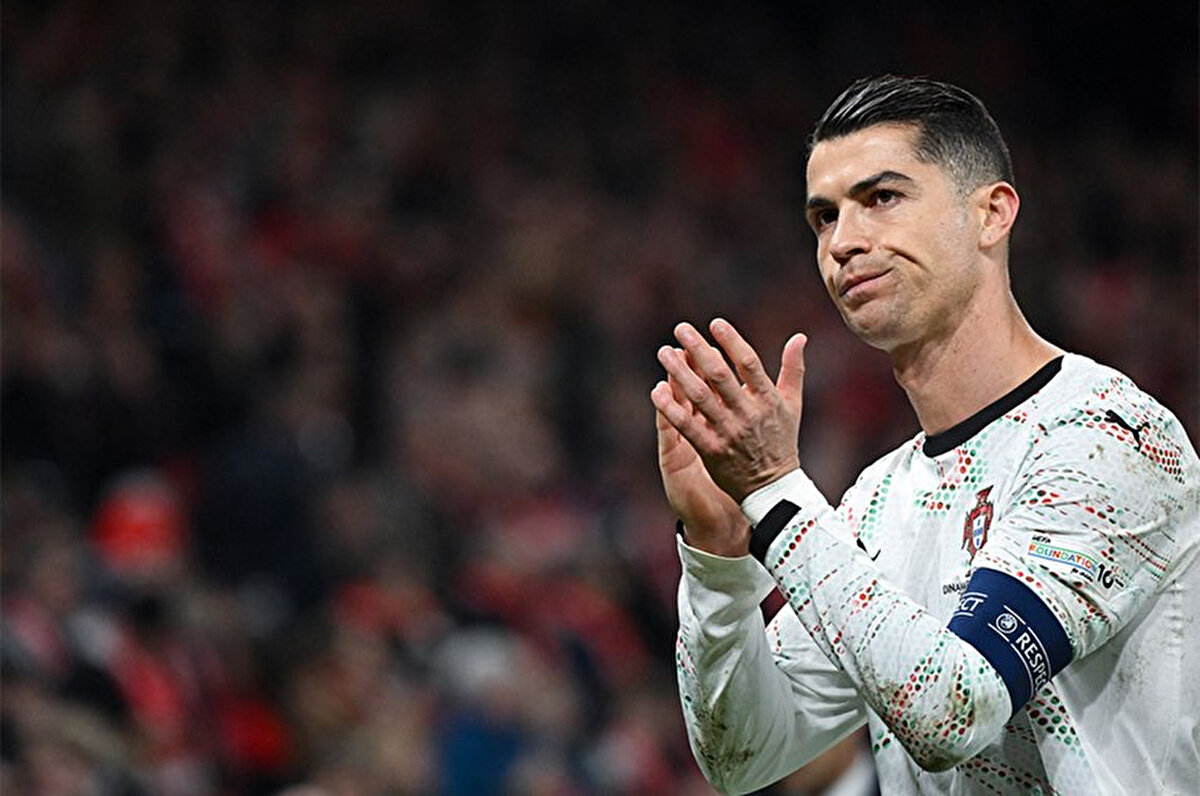 Ronaldo'nun paylaşımında, "Bu bölüm bitti. Hikaye? Yazılmaya devam ediyor. Hepsi için minnettarım." ifadelerine yer verdi. <br>
