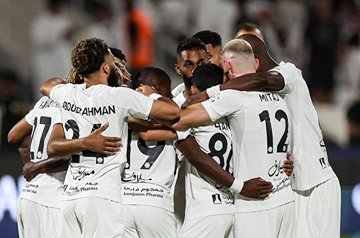 Al-Ittihad'ın şampiyonluğa ulaştığı Suudi Arabistan Pro Lig'de 202425 sezonu tamamlandı.<br>