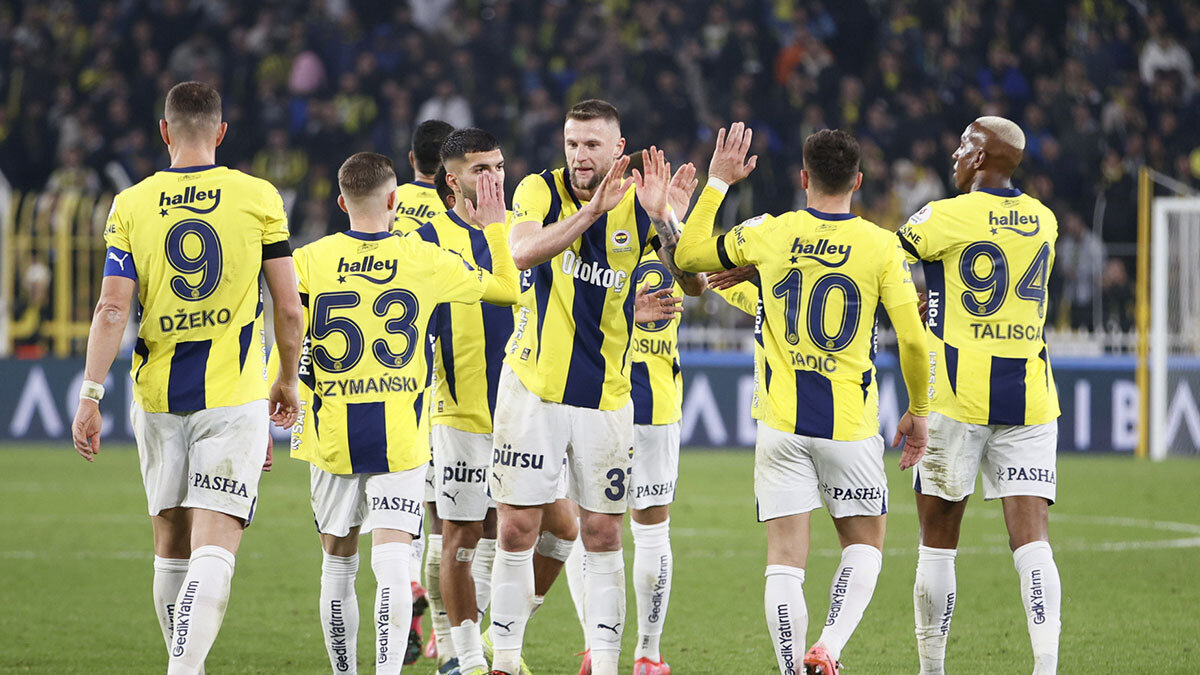 Önümüzdeki sezon Şampiyonlar Ligi'nde 3. Ön Eleme Turu'ndan başlayacak olan Fenerbahçe kadrosunu ona göre şekillendirmek istiyor.
