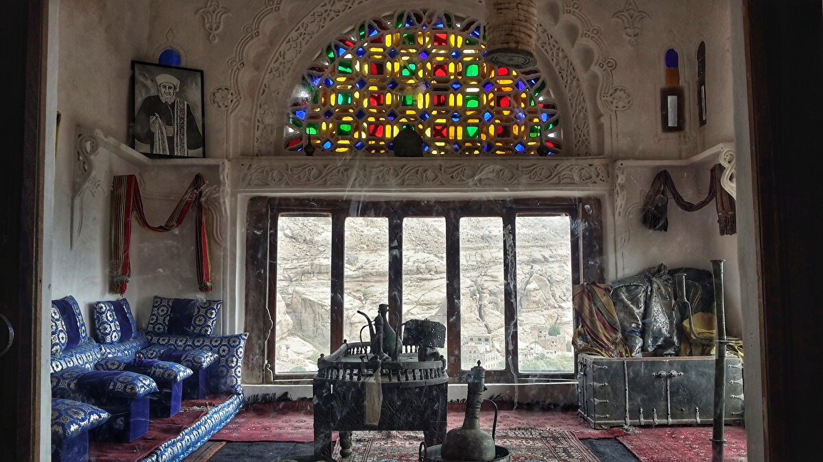 Yapı bir çeşit doğal vantilatör görevi görerek, sıcak yaz aylarında adeta klimalıymışçasına serin bir atmosfer sunmaktadır.