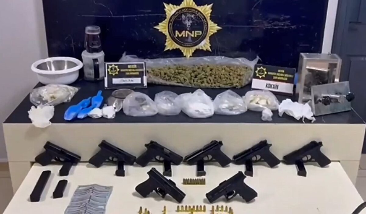 Alınan bilgiye göre, İl Emniyet Müdürlüğü Narkotik Suçlarla Mücadele Şubesi Erdemli Büro Amirliği ile İstihbarat Şubesi ekipleri yasaklı madde ile mücadele çerçevesinde çalışma yaptı. 