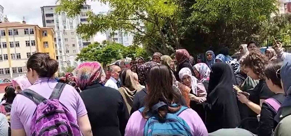 Okul yönetimi de kantinin sözleşmesini feshetti.<br>Olayla ilgili soruşturma başlatıldı.