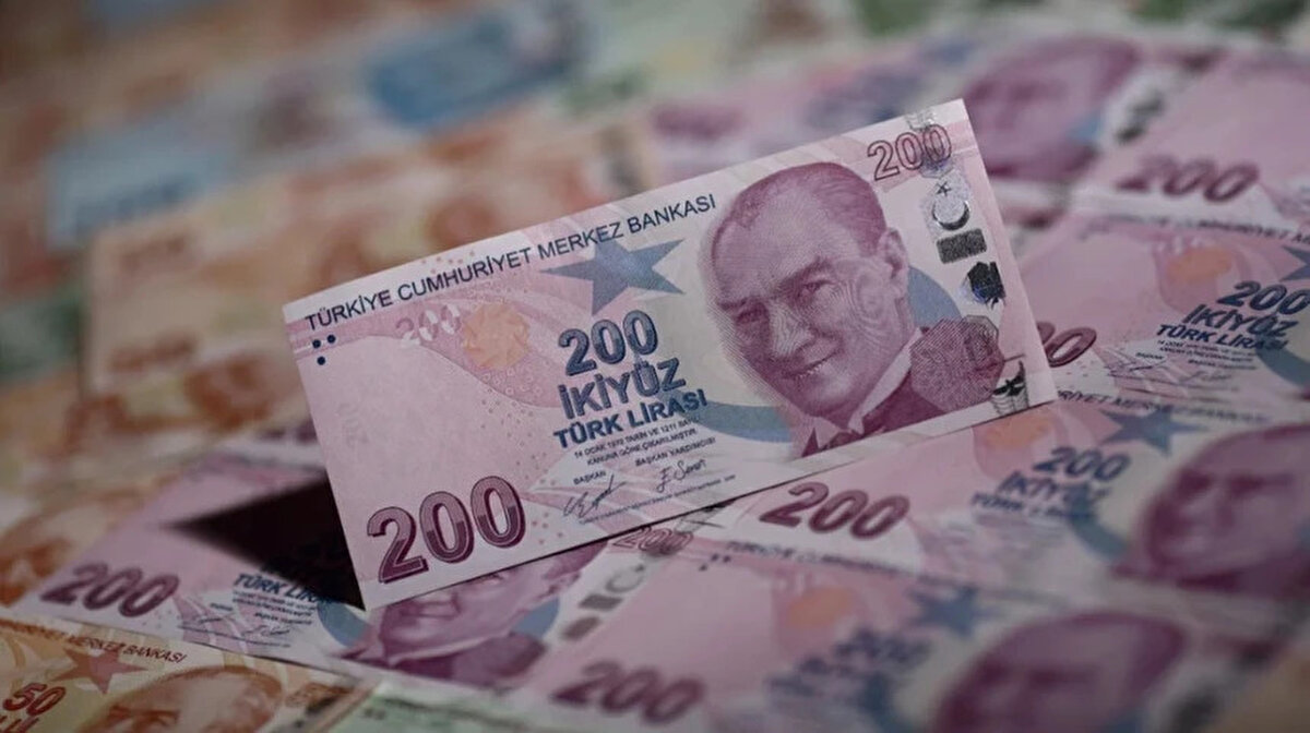 SATIŞLAR 2023 YILINA GÖRE GERİLEDİ<br>Üretimden satışlar 2024'te yüzde 36 artışla 8,7 trilyon liraya yükseldi. Üretimden satışlar 2024'te reel olarak yüzde 3,4 azaldı.