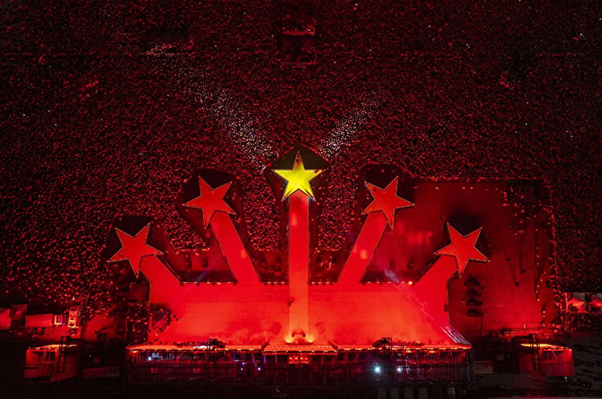 Ayrıca mağazaların hafta sonunda da yurt genelinde 50 milyon lira kazandırdığı aktarıldı.<br>