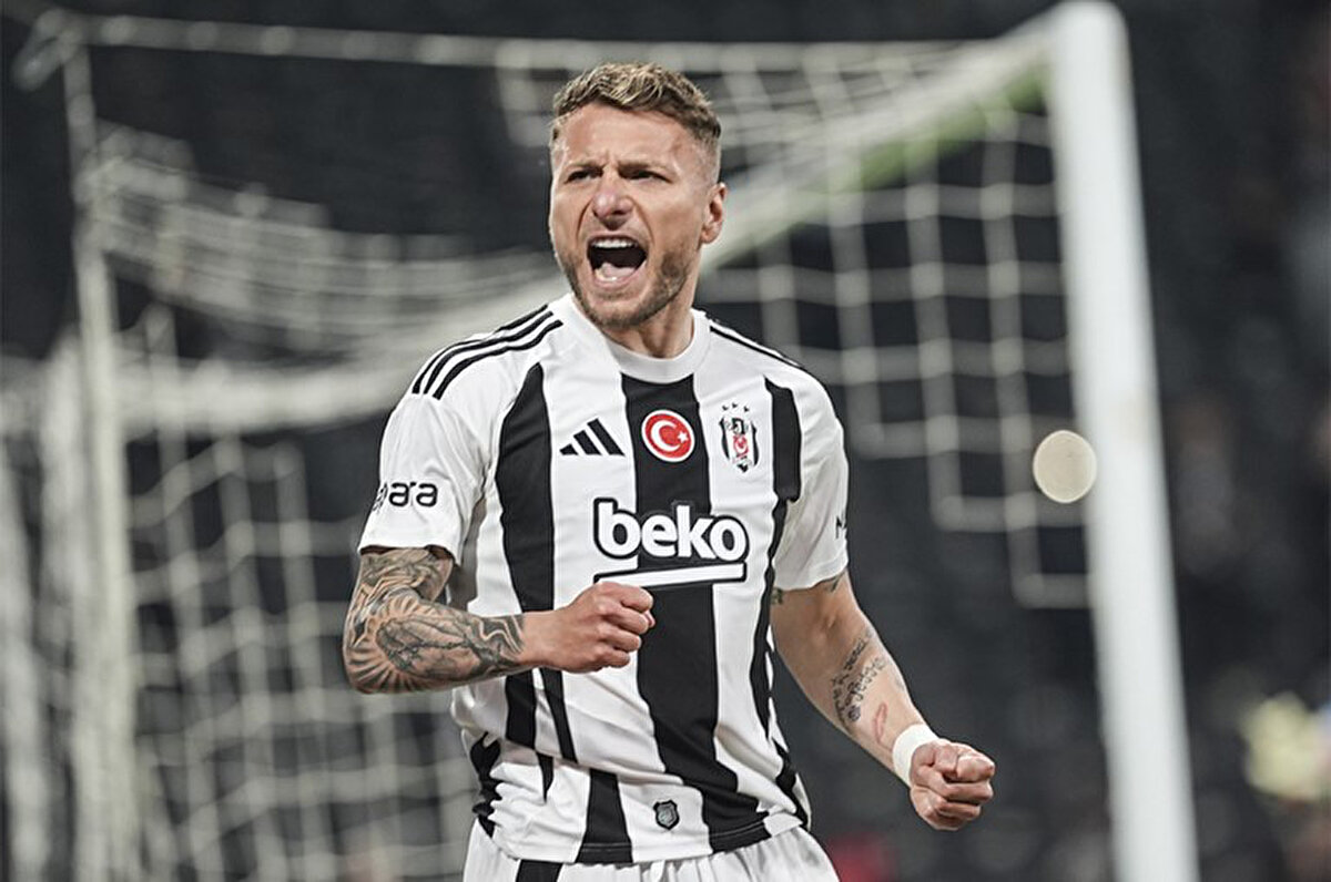 Yönetimin ayrılık için orta yol bulmaya çalıştığı ancak Immobile'nin şartlarının karşılanmaması halinde sözleşmesinin sonuna kadar Beşiktaş'ta oynamak istediği kaydedildi.<br>