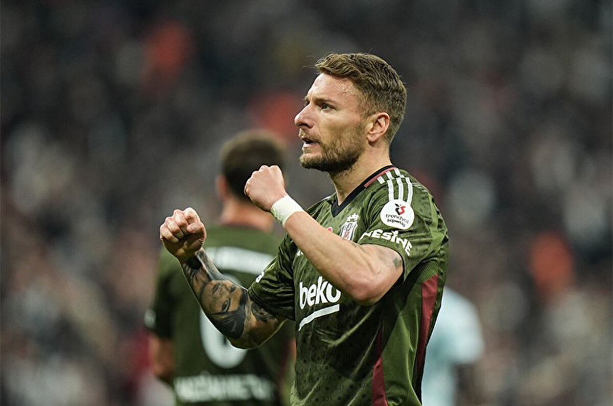 Bu sezon Beşiktaş formasıyla 41 maça çıkan Ciro Immobile, 19 gol ve 2 asist kaydetti.<br>