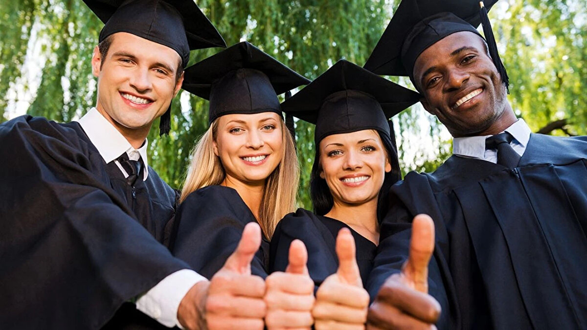 8 - AVUSTRALYA<br>Nüfusun %39,7’si lisans veya daha yüksek dereceye sahip (6,9 milyon kişi)<br>