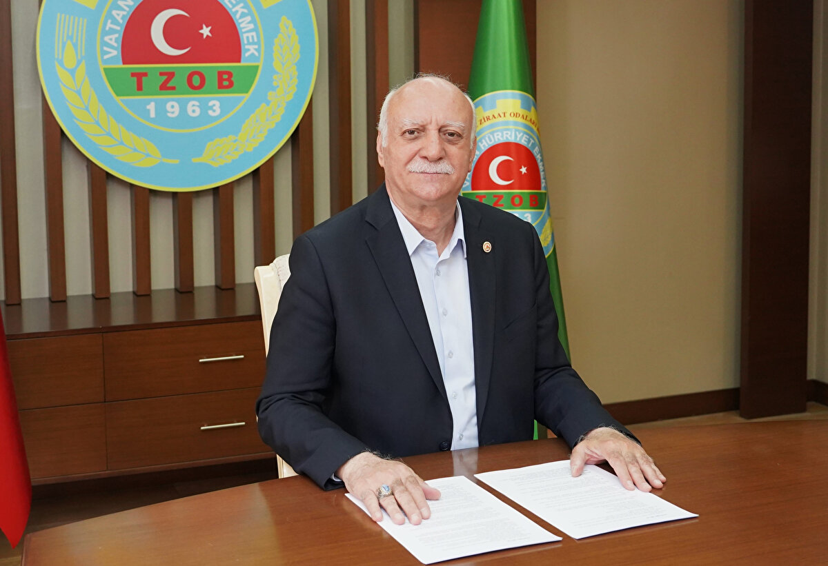 Kurban Bayramı için milyonlarca hayvan aylar öncesinden besiye alınmakta ve 4 gün gibi kısa bir sürede kesilmektedir. Beslenme amaçlı hayvan alımları, beslenen kurbanlıkların satışları için ödenen para, yem, veteriner hizmetleri, hayvanların satış merkezlerine nakilleri, satış yeri kiraları, kişisel masraflar, kasap kesim ücretleri ve derilerin satılmasına kadar birçok ticari faaliyet bu dönemde yapılmakta ve bütün bunlar da ekonomik anlamda büyük meblağlara ulaşmaktadır.<br><br>Türkiye Ziraat Odaları Birliği olarak çeşitli illerde, Ziraat Odalarımız aracılığıyla derlediğimiz kurbanlık fiyatlarını ve Kurban Bayramına yönelik beklentilerimizi kamuoyuyla paylaşmaya devam ediyoruz.”