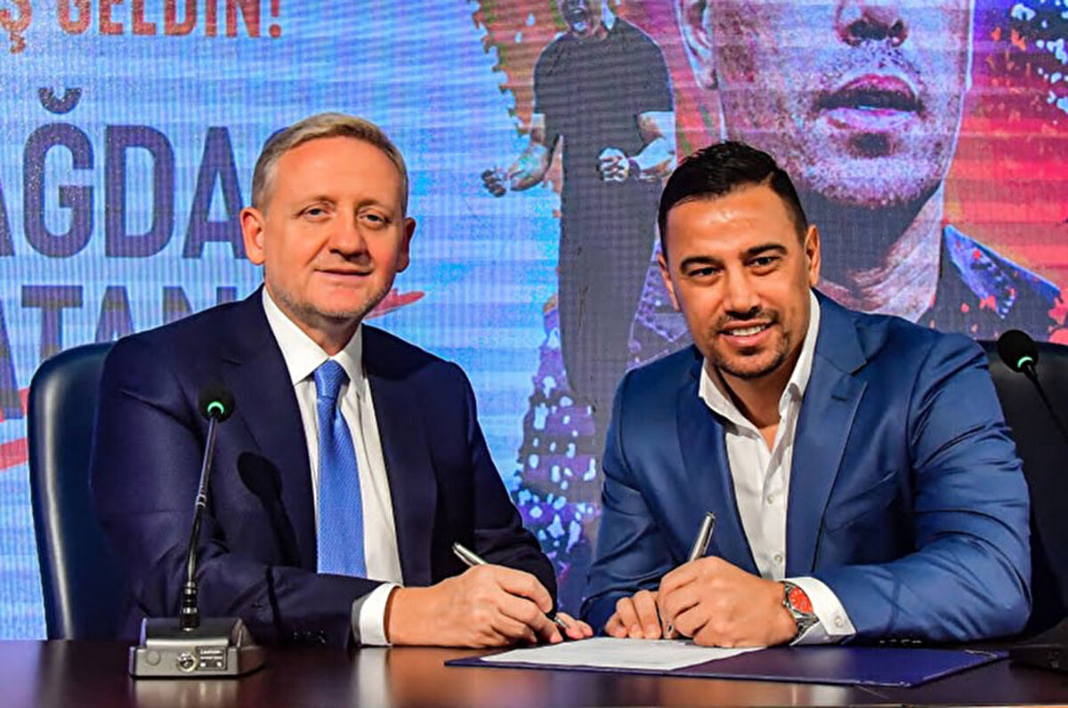 Göksel Gümüşdağ, şampiyon Galatasaray'ı alkışlayacaklarını belirterek, "Doğal olan şampiyonu alkışlamak. Biz de gittiğimizde, hocamız da aynı kanaatte, oyuncularımız sahaya çıkıp tüm Galatasaraylı futbolcuları alkışlayarak sahaya davet edecek. Biz zaten tebrik ettik" dedi.<br>