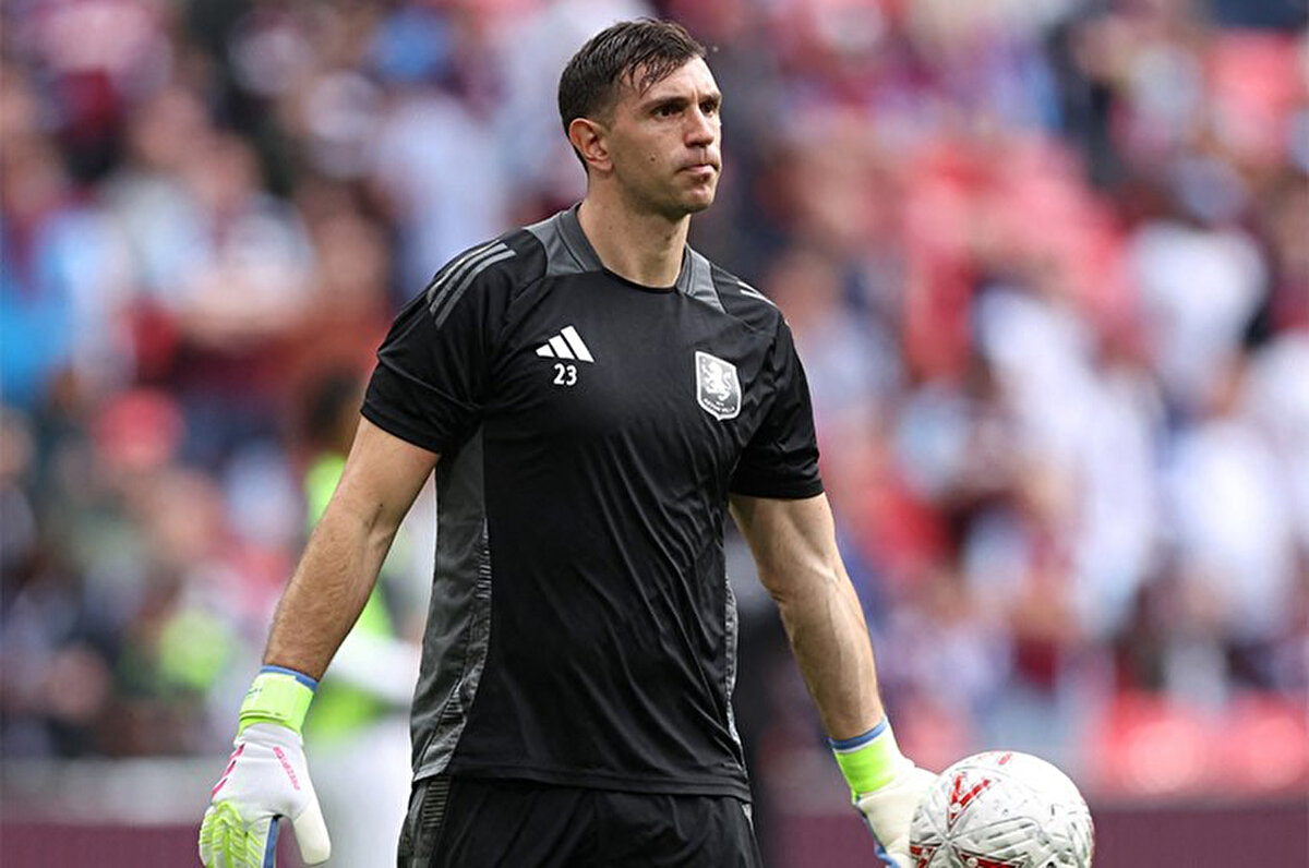 32 yaşındaki kaleci bu sezon Aston Villa formasıyla 53 maça çıktı. Martinez bu karşılaşmalarda 61 gol yerken, 16 maçta da kalesini gole kapadı.<br>