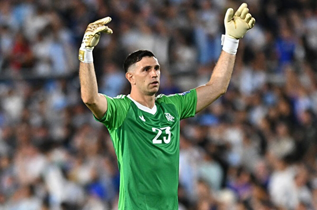 Muslera sonrası Galatasaray'ın kalesini kimin koruyacağı merak konusu olurken, Emiliano Martinez iddiaları gündeme gelmişti.<br>