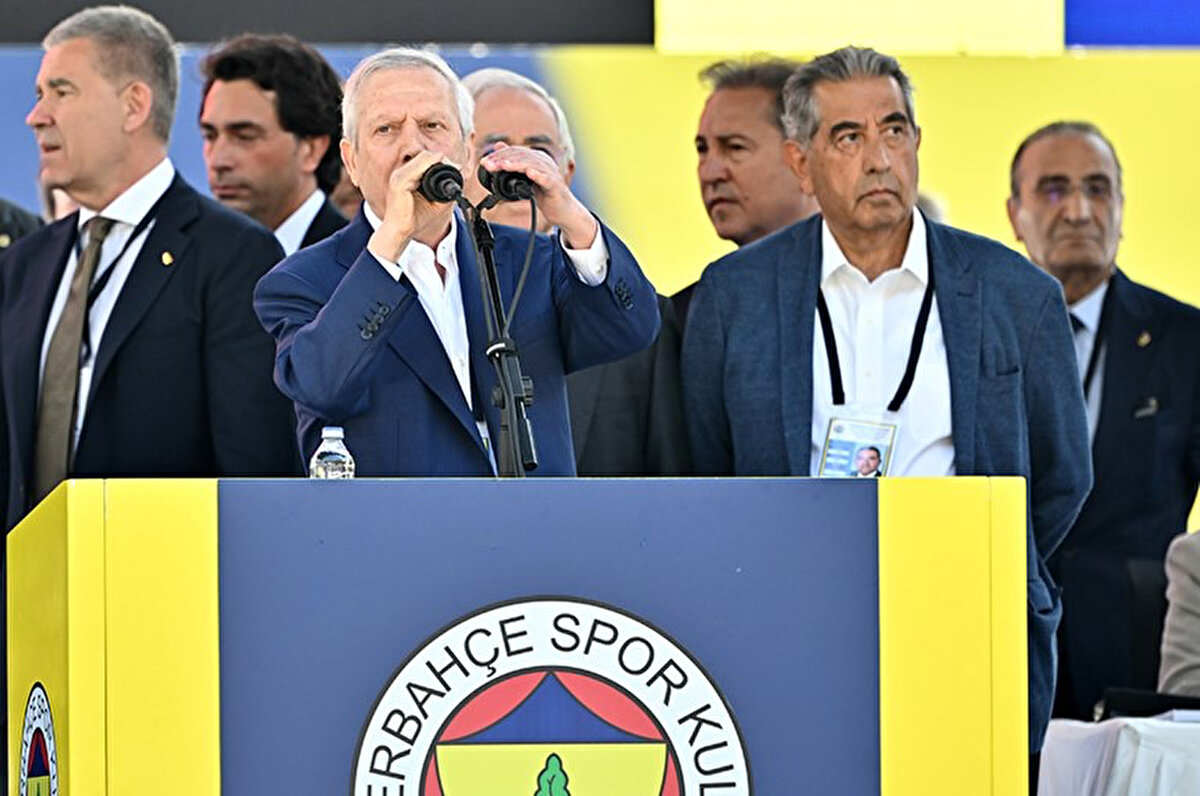 "Bu tartışmalar etrafında şahsım ile ilgili olarak bilinmesini arzu ettiğim gerçek şudur:Camiamızı bölücü hiçbir tartışmanın tarafı olmak, asla benimsemeyeceğim bir tutumdur. Bu sebeple de mevcutdurumdan kendiliğimden vazife çıkarmam beklenmemelidir. Ne yönetimle, ne de camiamız içerisinden başkaherhangi biri ile bir polemiğe girme isteğinde değilim. Kısacası, ben hiç kimsenin rakibi değilim, ben Fenerbahçe’nin kendisiyim."<br>