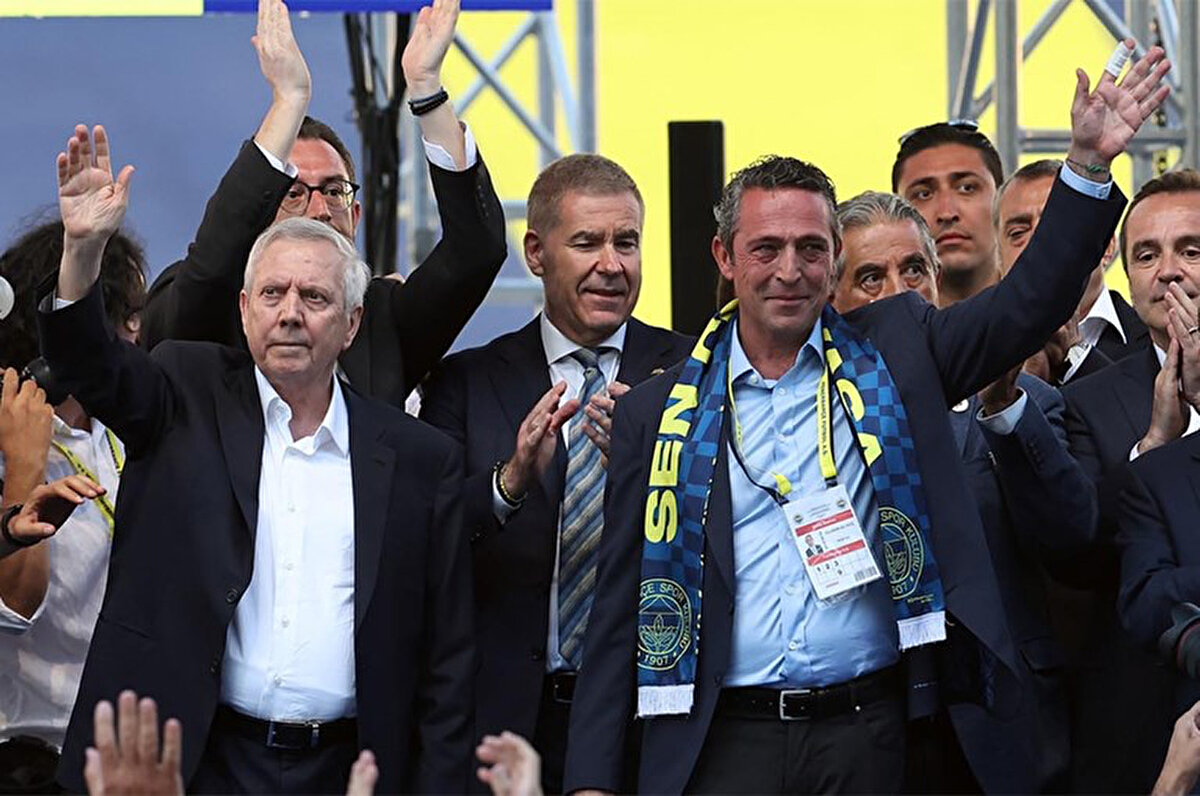 "Camiamız içinde, yönetimin çağrısı ile bir seçimli kongre yapılması, yönetimin güven tazelemesi yahut yeni biryönetimin seçilmesi yönünde birtakım çağrılar yapıldığı görülmektedir. Kulüp başkanımız Sayın Ali Koç, bu yöndeyapılan çağrılara Eylül ayında bir kongre toplayacakları yönündeki kararını kamuoyuna ve özel görüşmemizdeşahsıma ifade etmiştir. Ben bu görüşmede kendisine, şayet bir kongre yapılacak ise bunun gecikmeksizin, Eylül ayınakalmadan yapılmasının doğru olacağı yönündeki düşüncemi ifade ettiğim gibi, bu açıklamamda da camiamıza arzediyorum."<br>