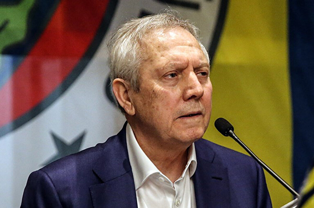 "Beni sorumluluğa davet edenler veya şahsımı sorumluluk üstlenmekten kaçınmakla itham edenler, 16.464 + 1 imza ile demokratik meşruiyetin tam ve eksiksiz olarak oluştuğunu, kendilerine ve şahsıma göstermelidirler.İşte o zaman tüm varlığımla, dün nasıl ki tüm her şeyimi ortaya koymuşsam, yarın da aynı inanç ve kararlılıklaFenerbahçe düşmanlarıyla mücadelede gözümü kırpmadan var olacağımın bilinmesini isterim.Çünkü darağacında olsak da bizim ilk sözümüz de son sözümüz de Fenerbahçe’dir."<br>