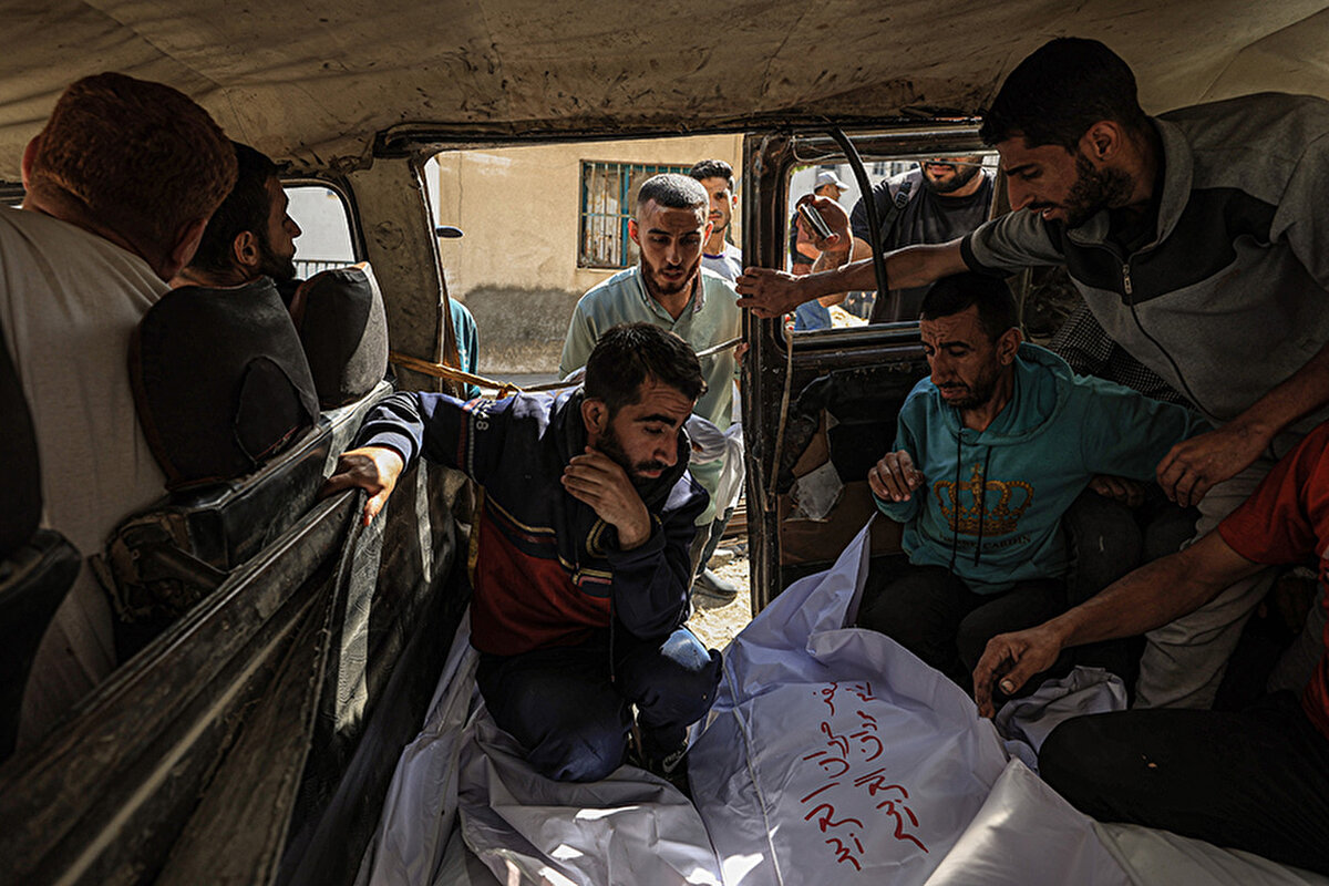 İsrail'in uluslararası toplumun sessizliği karşısında Gazze Şeridi'ne yönelik sürdürdüğü soykırımda çoğu kadın ve çocuk, yaşamını yitiren Filistinlilerin sayısı 54 bini, yaralıların sayısı da 123 bini aştı.