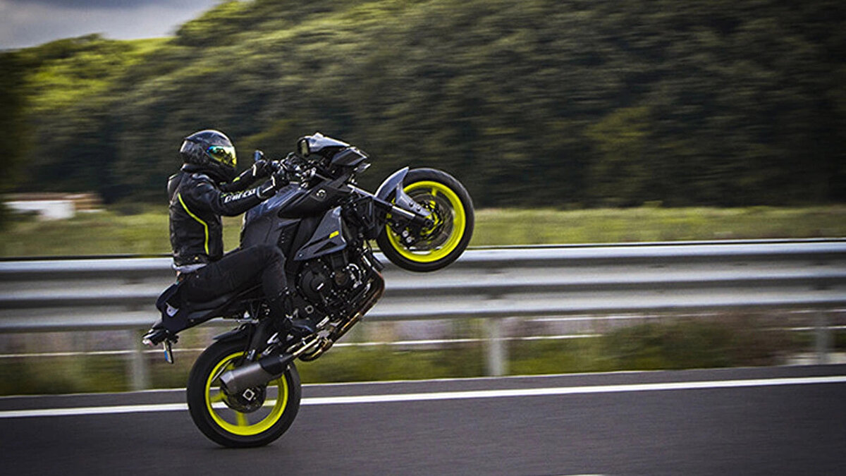 Akrobatik Hareket Yapmak (Motosiklet)<br><br>Yeni ceza: 46.000 TL<br><br>Ek yaptırımlar: 60 gün ehliyete ve motosiklete el koyma, 5 yıl içinde tekrarında ehliyet iptali