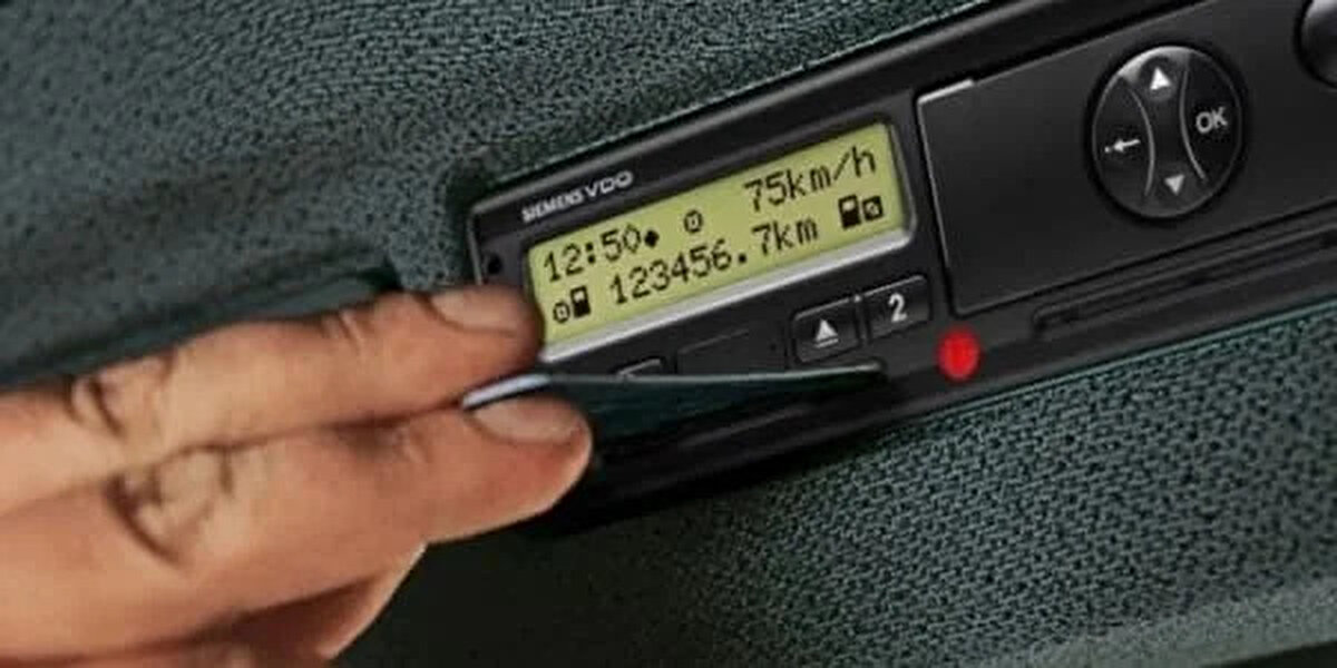 Takograf Kullanım İhlalleri<br><br>Cihazı kullanmamak: 75.000 TL<br><br>Cihaza müdahale:<br><br>1.kez: 185.000 TL<br><br>2.kez: 370.000 TL<br><br>Usulsüz sürücü kartı kullanımı:<br><br>1.kez: 75.000 TL<br><br>2.kez: 150.000 TL<br><br>Araç sahibine 2 kat ceza<br><br>Ek Yaptırımlar: <br><br>1.ihlalde 30 gün, 2. ihlalde 90 gün ehliyete el koyma