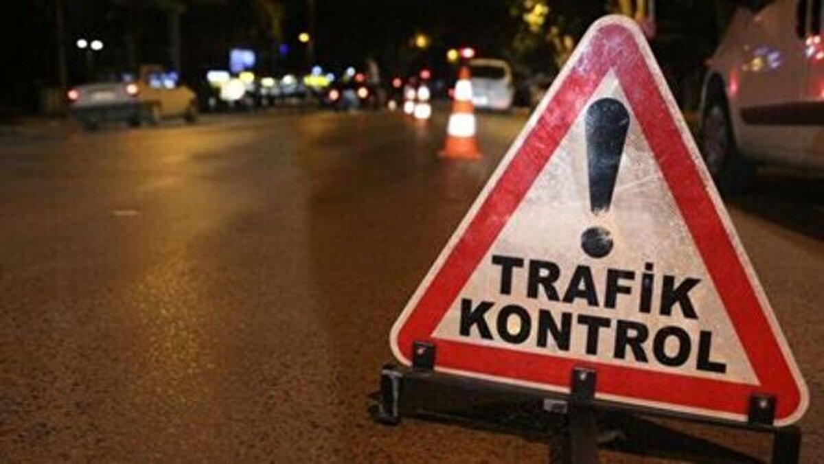 Uyuşturucu etkisiyle araç kullanmak<br><br>Yeni ceza: 150.000 TL<br><br>Alkol/uyuşturucu ölçümünü reddetmek: 150.000 TL + 5 yıl ehliyete el koyma