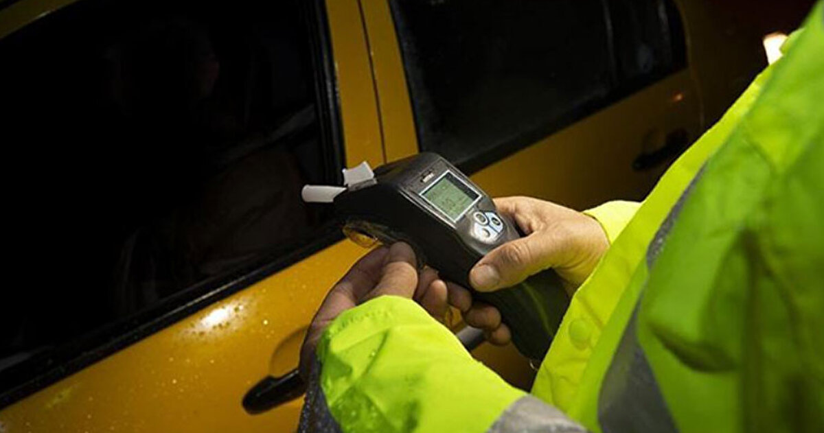 Alkol etkisinde araç kullanmak<br><br>Eski ceza: 9.267 TL<br><br>Yeni ceza:<br><br>1.kez: 25.000 TL + 6 ay ehliyete el koyma<br><br>2.kez: 50.000 TL + 2 yıl ehliyete el koyma<br><br>ve sonrası: 150.000 TL + 5 yıl ehliyete el koyma