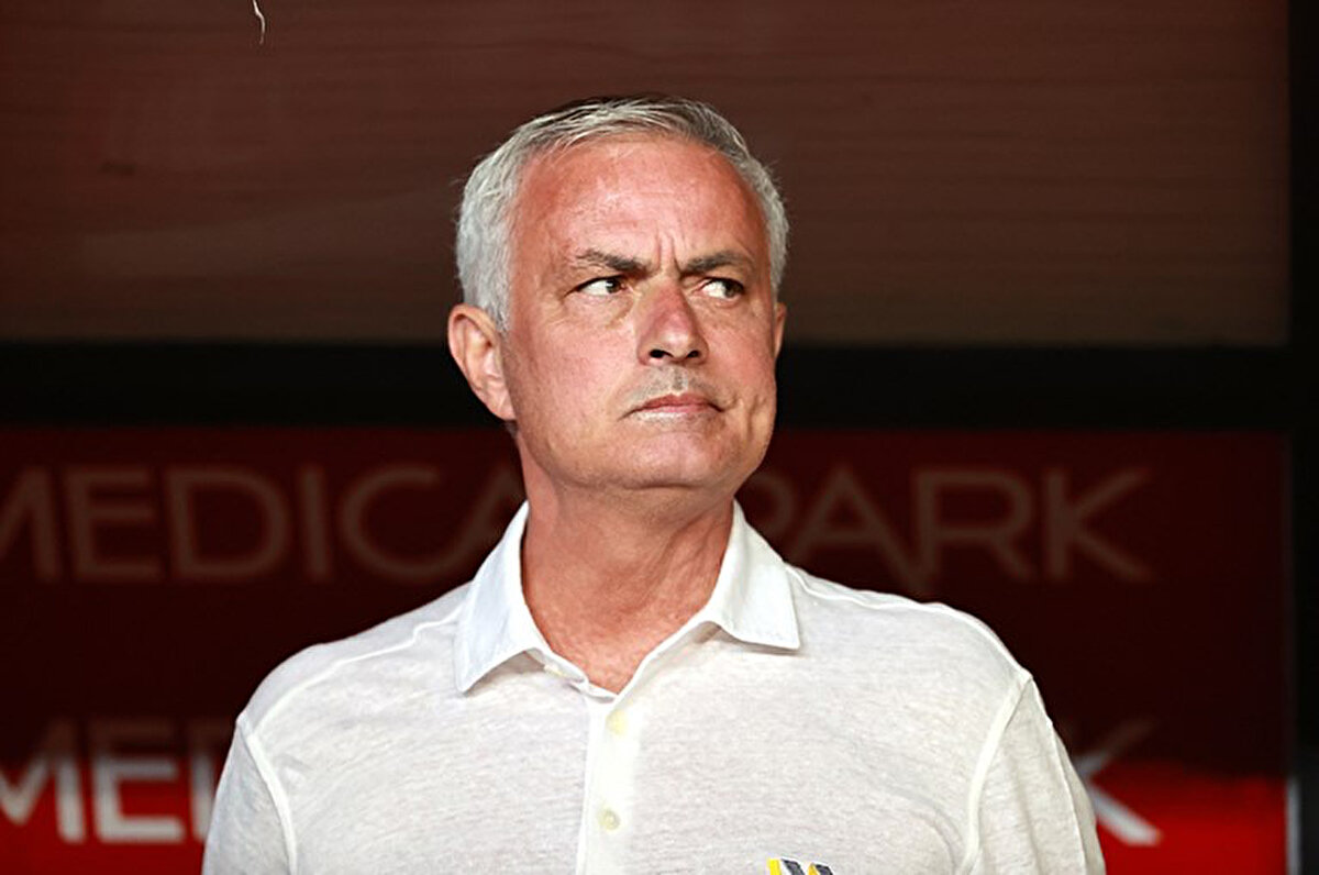 Milliyet'te yer alan habere göre, yönetim tazminatsız ayrılmaya yanaşmayan Jose Mourinho ile yola devam etmeye sıcak bakmıyor.<br>