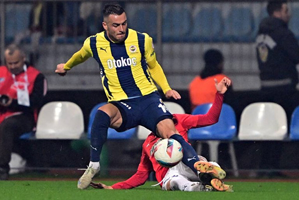 Yönetim ve teknik direktör belirsizliğinin hakim olduğu Fenerbahçe'de Skriniar ve Kostic gibi kiralık futbolcuların da akıbeti belli değil.<br>