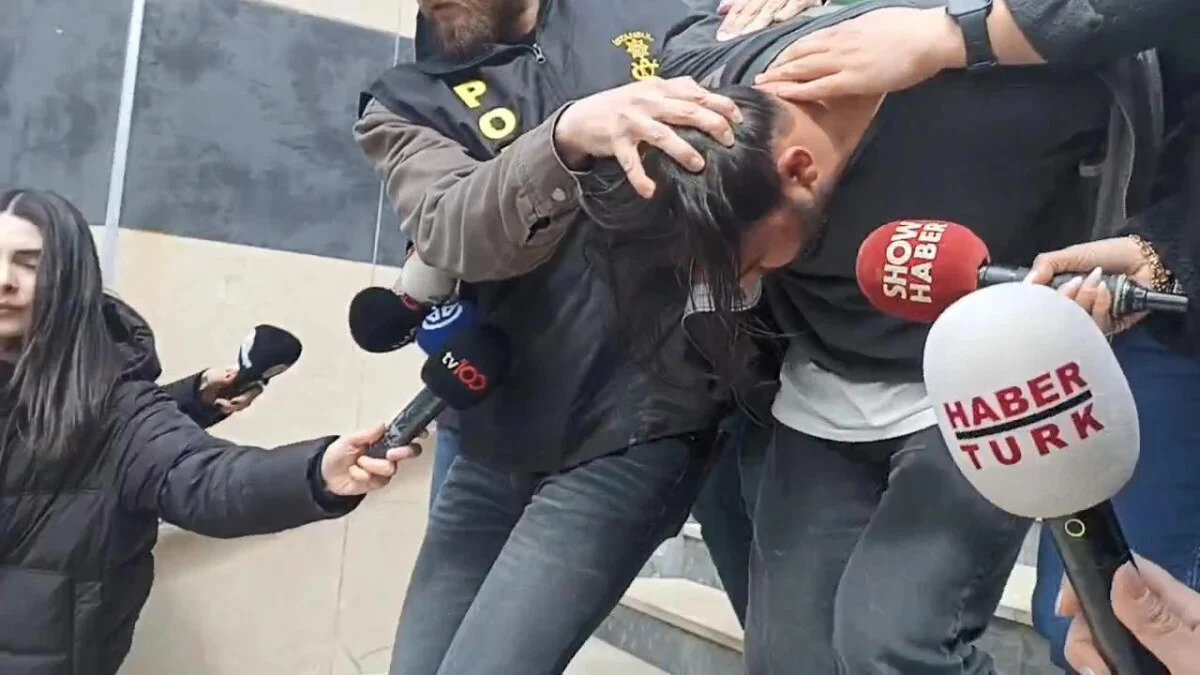 Duruşma savcısı, esasa ilişkin mütalaasında, 2 sanığın da iddianamede belirtilen suçlardan cezalandırılmasını talep etti.<br><br>Duruşma hakimi tarafından son sözleri sorulan sanıklar, suçsuz olduklarını iddia ederek, beraatlerini ve tahliyelerini istedi.