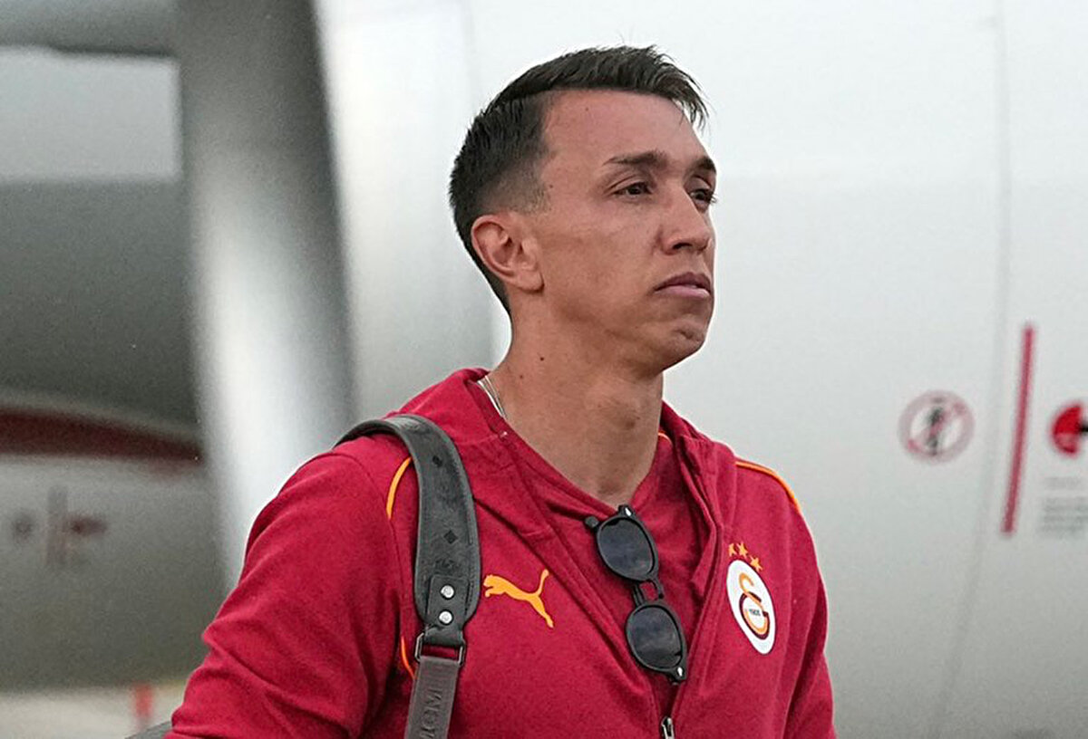 Galatasaray'da başkan Dursun Özbek ve sarı-kırmızılı takımın kaptanı Fernando Muslera basın toplantısı düzenledi. Muslera, düzenlenen basın toplantısıyla Galatasaray'a veda etti.<br>
