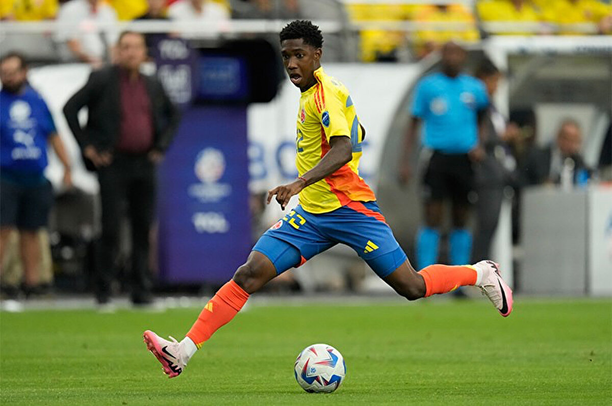 Watford'dan sonra bu sezonun başında Girona'yla anlaşan genç futbolcu için İspanyol ekibi 18 milyon euro ödedi. Girona, bu transferle kendi kulüp rekorunu kırdı.<br>